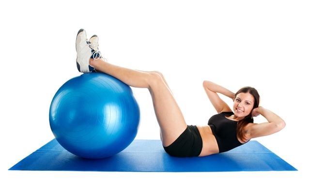 Abdominales con pelota pilates